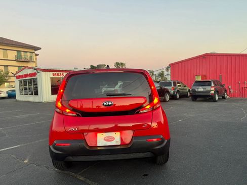 Used 2020 Kia Soul S FWD image 6