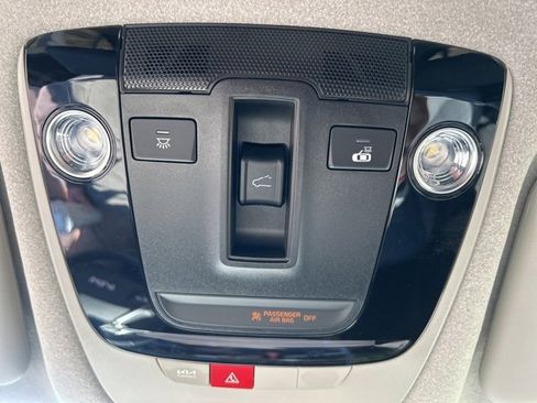 Used 2023 Kia Niro SX Touring image 27