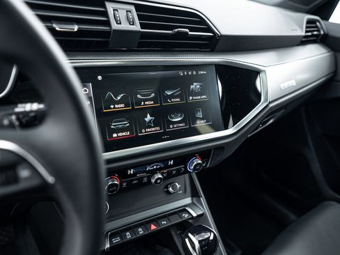 Certified 2024 Audi Q3 2.0T Premium Plus image 12