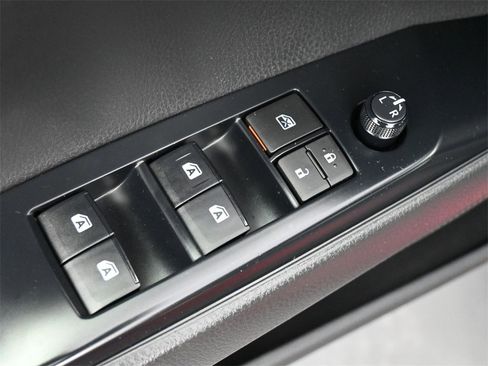 Used 2020 Toyota Camry LE image 4