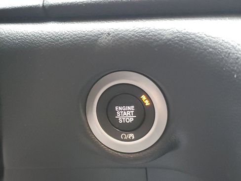 Certified 2025 Chrysler Pacifica Select image 23