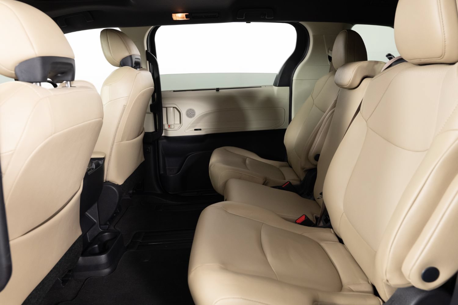 Used 2021 Toyota Sienna XLE FWD image 18