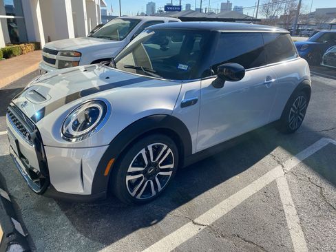 Used 2022 MINI Cooper S image 1