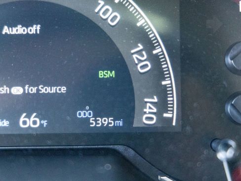 Used 2025 Toyota RAV4 XLE FWD image 21