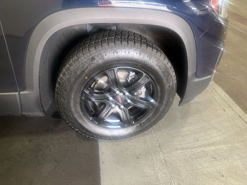 Used 2021 GMC Acadia AT4 w/ Technology Package AWD/4WD image 10
