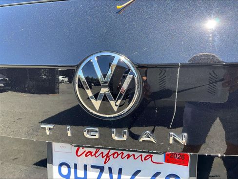 Certified 2023 Volkswagen Tiguan SE R-Line FWD image 7