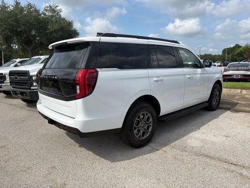 Used 2025 Ford Expedition Active RWD image 5