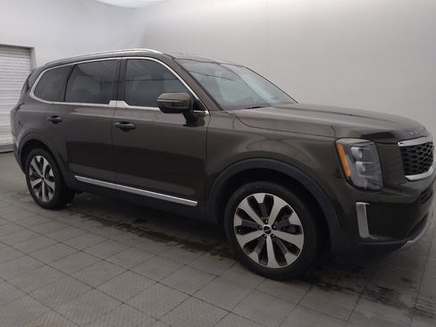 Used 2022 Kia Telluride EX w/ EX Premium Package FWD image 11