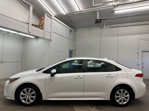 Used 2025 Toyota Corolla LE FWD image 15