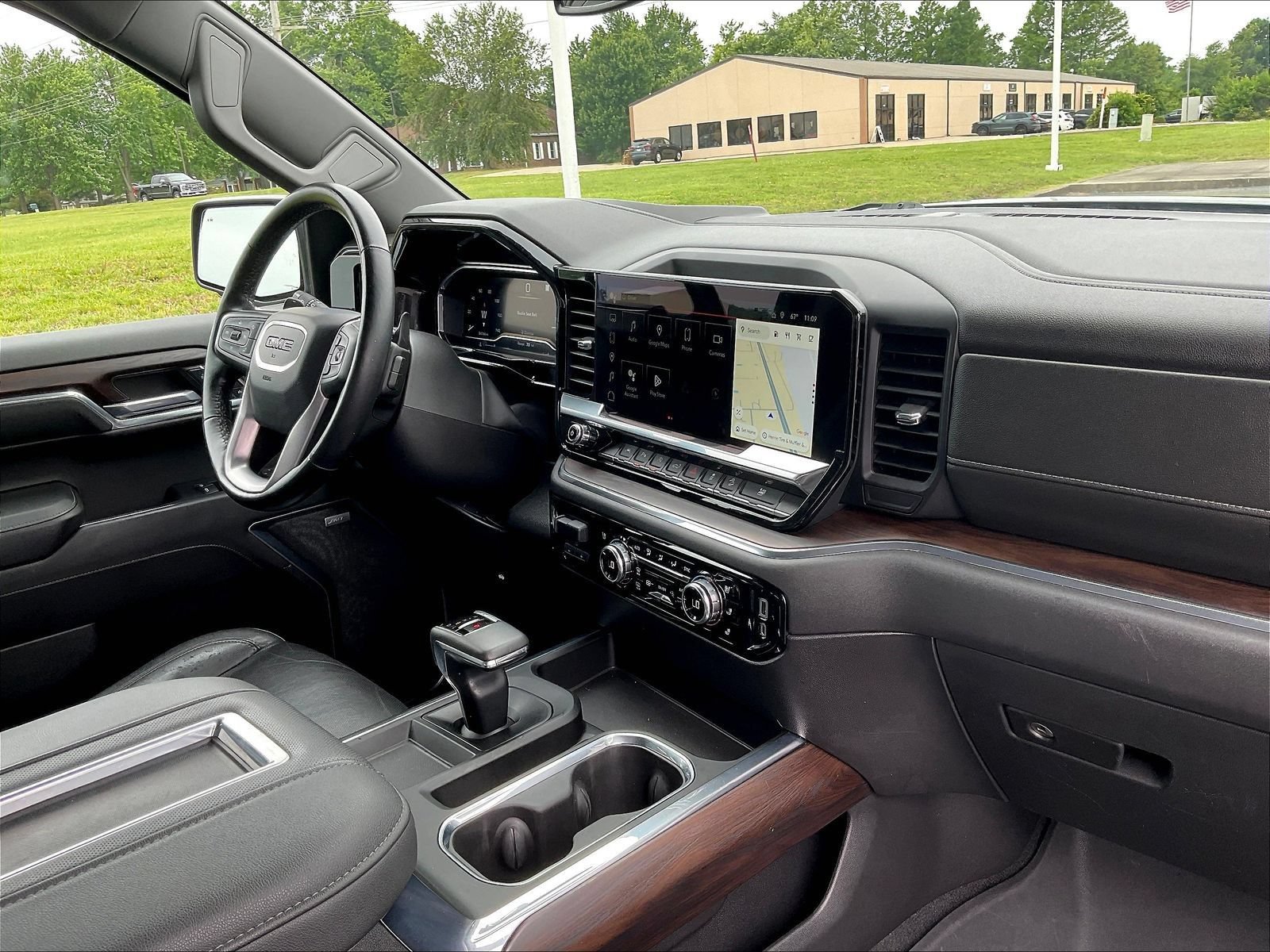 Used 2022 GMC Sierra 1500 SLT w/ SLT Premium Plus Package AWD/4WD image 32