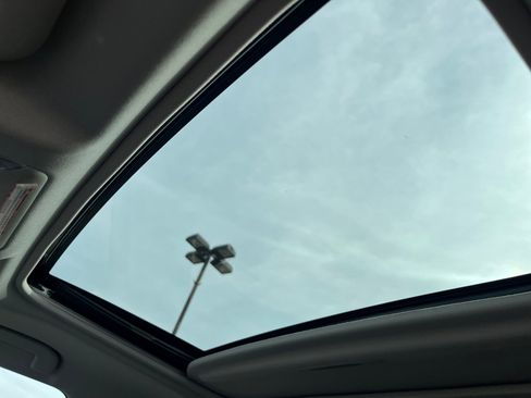 Used 2022 Toyota RAV4 XLE Premium image 33