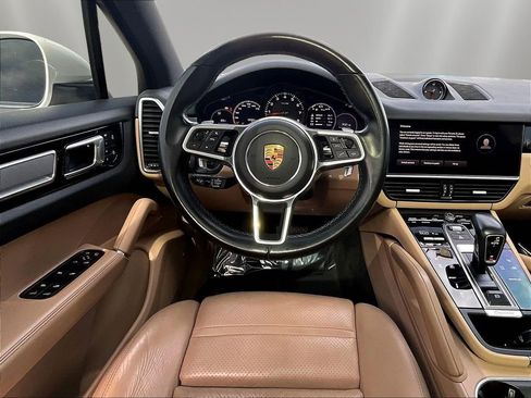 Used 2022 Porsche Cayenne AWD/4WD image 8