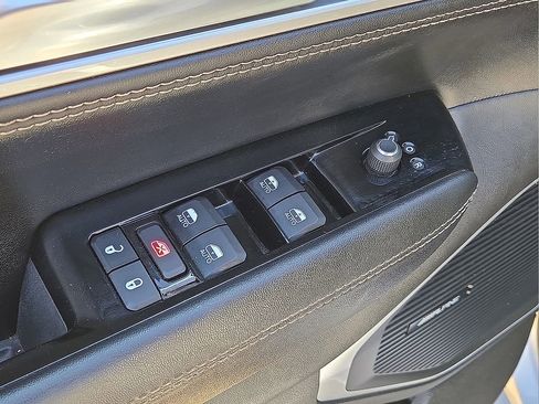 Used 2024 Jeep Wagoneer L Series II w/ Flexible Seating Group image 21