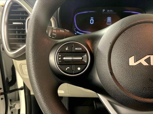Used 2025 Kia Soul LX FWD image 18