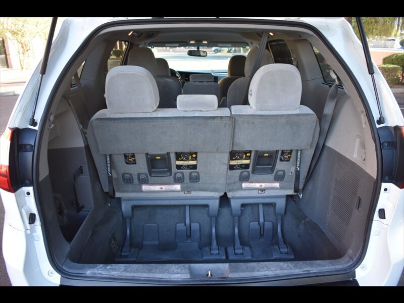 Used 2017 Toyota Sienna LE FWD image 24