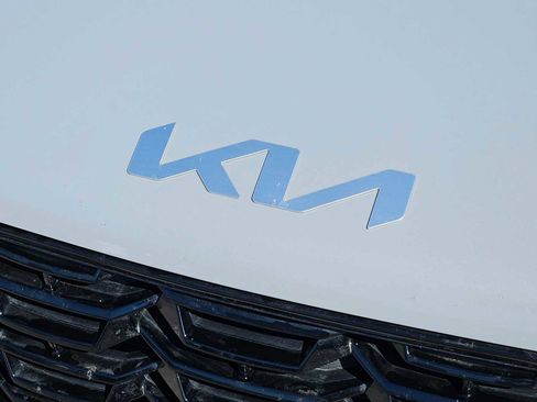 Certified 2025 Kia Sorento S w/ Panoramic Sunroof Package image 12