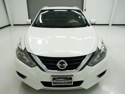 Used 2017 Nissan Altima 2.5 SL w/ Technology Package image 2