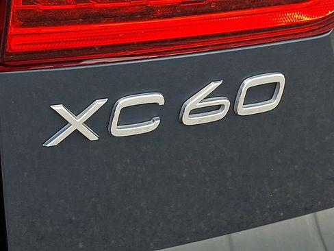 Used 2023 Volvo XC60 B5 Plus w/ Climate Package AWD/4WD image 30
