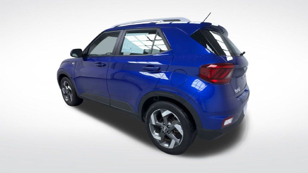 Used 2026 Hyundai Venue SEL FWD image 8