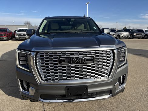 Used 2021 GMC Yukon Denali w/ Denali Premium Package image 2