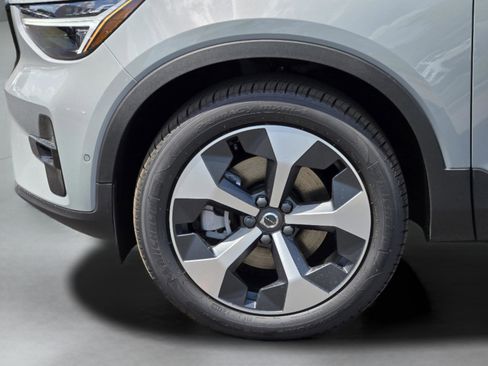 New 2026 Volvo XC40 B5 Plus w/ Protection Package Premier image 33