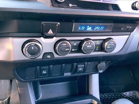 Used 2023 Toyota Tacoma SR AWD/4WD image 32