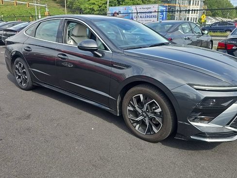 Used 2025 Hyundai Sonata SEL FWD image 2