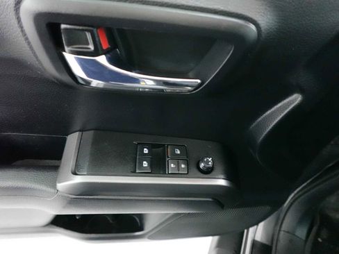 Used 2019 Toyota Tacoma TRD Sport w/ Technology Package image 11