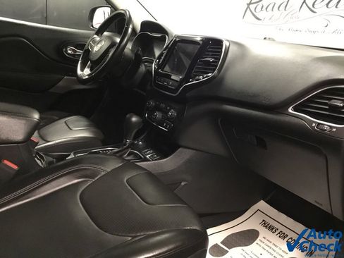 Used 2019 Jeep Cherokee Limited w/ Luxury Group AWD/4WD image 36