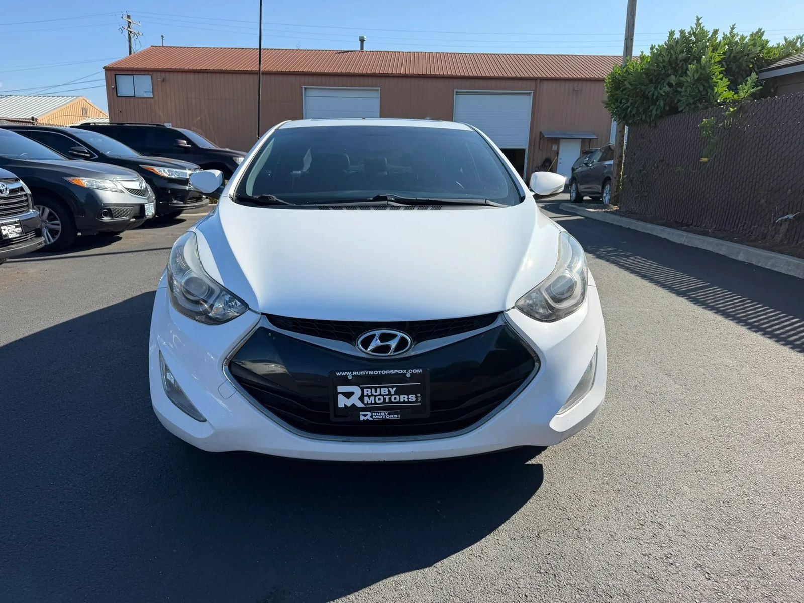 Used 2014 Hyundai Elantra w/ Option Group 2 FWD image 2