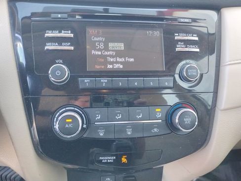 Used 2017 Nissan Rogue S image 20