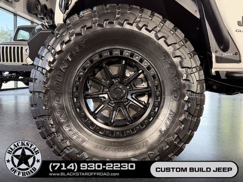 Used 2024 Jeep Gladiator Rubicon AWD/4WD image 28