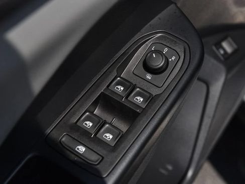 Certified 2023 Volkswagen Taos SE w/ Panoramic Sunroof Package FWD image 8