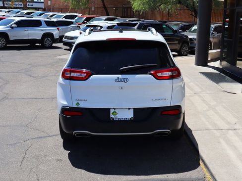 Used 2016 Jeep Cherokee Limited image 10