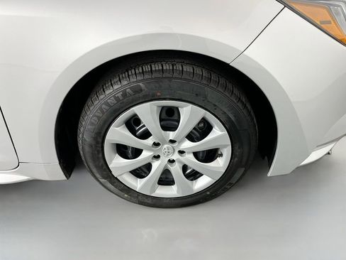 Used 2022 Toyota Corolla LE image 32