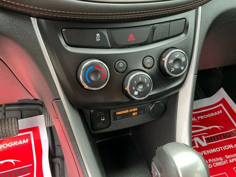 Used 2022 Chevrolet Trax LT w/ Driver Confidence Package image 28