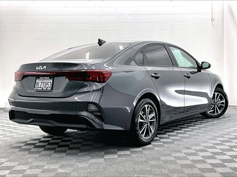 Used 2024 Kia Forte LXS w/ LXS Technology Package FWD image 11