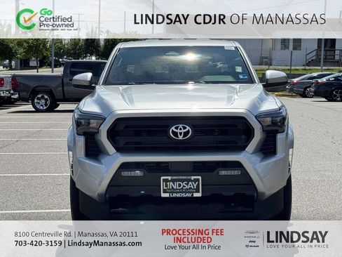 Used 2025 Toyota Tacoma SR5 AWD/4WD image 3