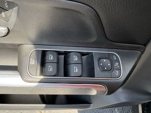 Used 2025 Mercedes-Benz GLB 250 image 15