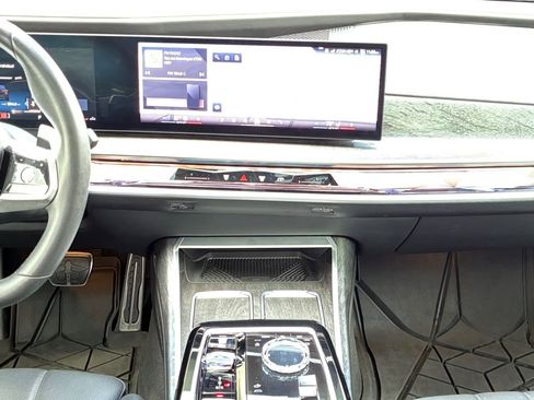 Used 2023 BMW 760i xDrive w/ Luxury Rear Seating Package image 3