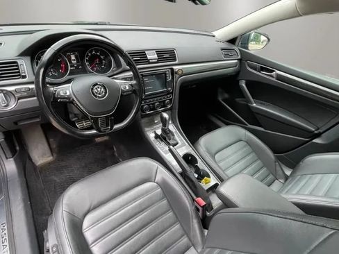 Used 2018 Volkswagen Passat 2.0T SEL Premium FWD image 15