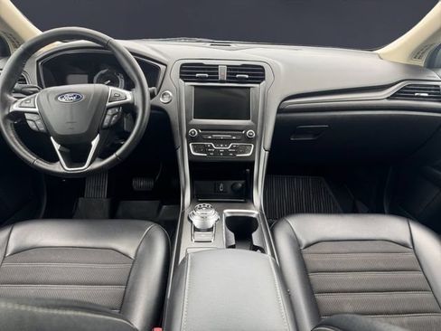 Used 2018 Ford Fusion SE w/ Equipment Group 201A FWD image 10