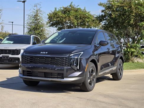 New 2026 Kia Sportage LX image 2