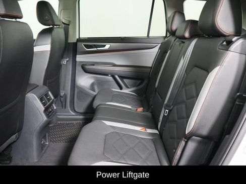 Used 2025 Volkswagen Atlas Peak Edition SE AWD/4WD image 16