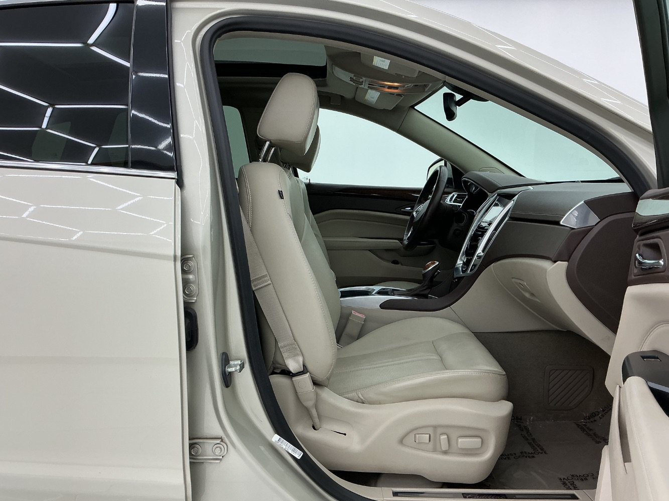 Used 2014 Cadillac SRX Luxury w/ Driver Awareness Package FWD image 15