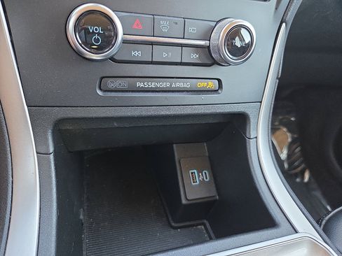 Used 2024 Ford Edge SEL image 14