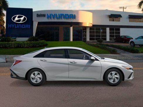 New 2026 Hyundai Elantra SE image 7