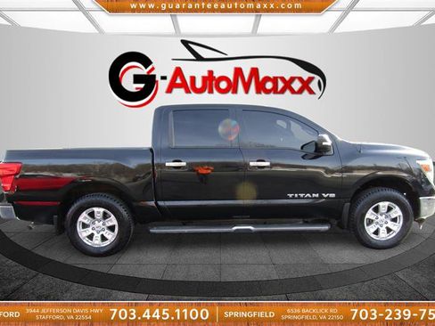 Used 2018 Nissan Titan SV image 4