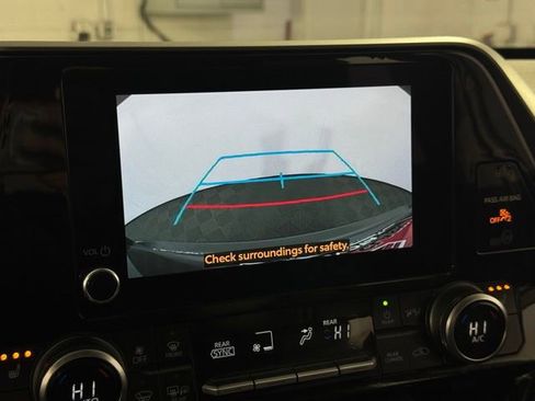 Used 2025 Toyota Highlander XLE image 21