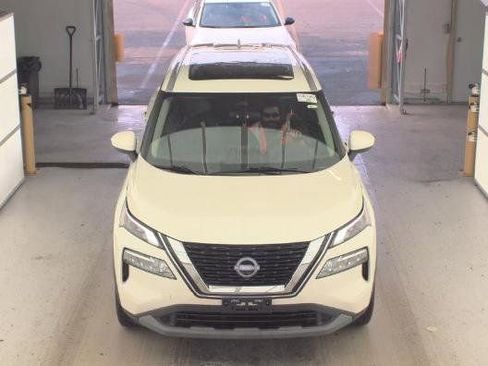 Used 2023 Nissan Rogue SV w/ SV Premium B Package image 5